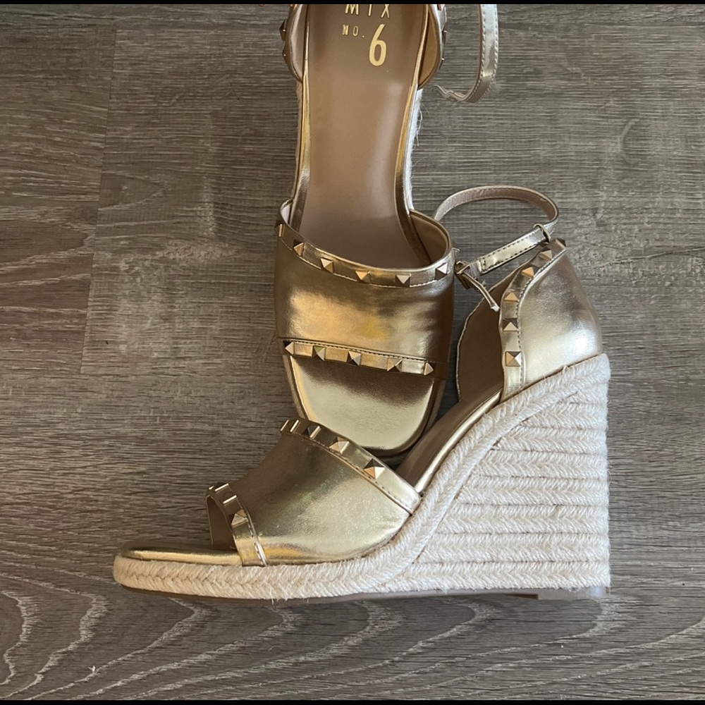 Brand New Womens Gold Wedges Size 8.5